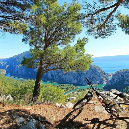 Villa New! Mir With Private Pool, 3 Bedrooms, 7km From Sandy
