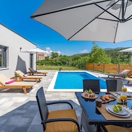 New! Mir With Private Pool, 3 Bedrooms, 7km From Sandy Villa Gata