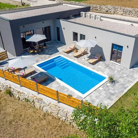 New! Mir With Private Pool, 3 Bedrooms, 7km From Sandy Villa Gata