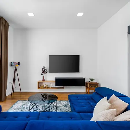 New! Mir With Private Pool, 3 Bedrooms, 7km From Sandy
