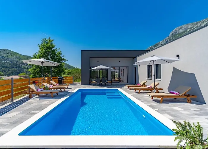 Mir With Private Pool, 3 Bedrooms, 7km From Sandy *